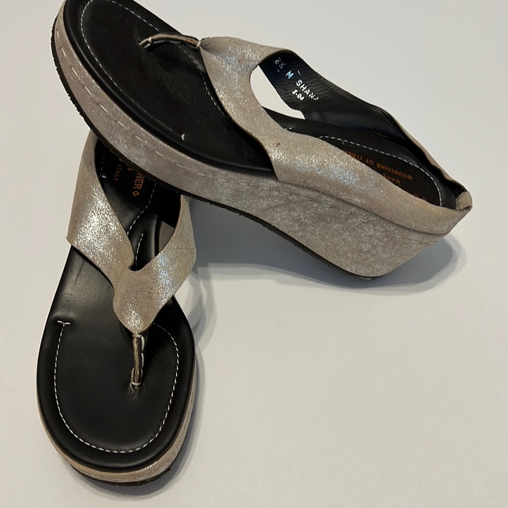 Donald Pliner size 6 1/2 sandal